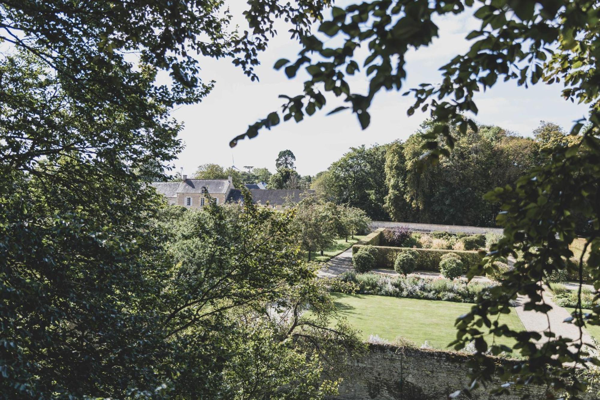 Chateau D'Audrieu Hotel Exterior photo